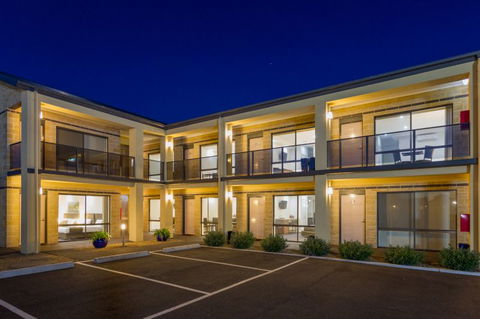 The Bay Motel - Safety Beach - Accommodation Noosa 5