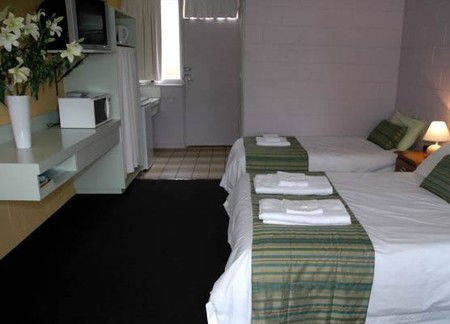 The Bay Motel - Safety Beach - Accommodation Noosa 2