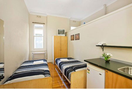 Cambridge Lodge - Accommodation Noosa 0