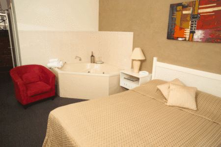 Buffalo Motor Inn - Accommodation Noosa 1