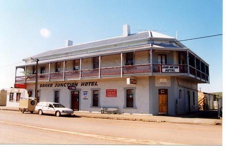 Grand Junction Hotel - Accommodation Noosa 0