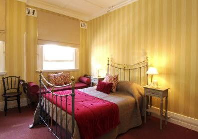 The Russell Hotel - Accommodation Noosa 2