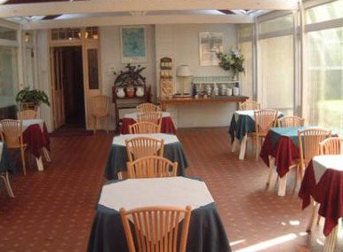 Mclaren Hotel - Accommodation Noosa 1