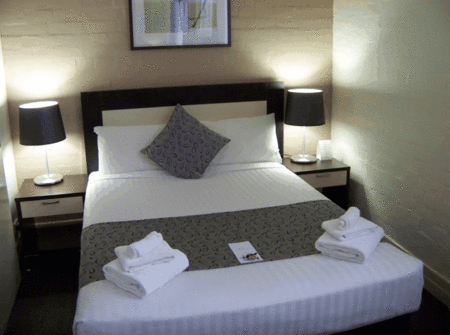 Aarons Hotel - Accommodation Noosa 1