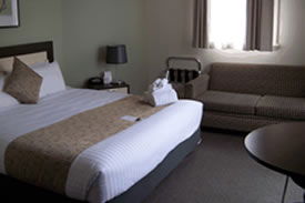 Aarons Hotel - Accommodation Noosa 2