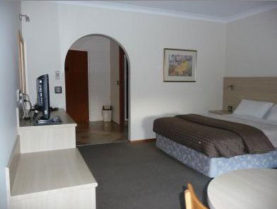 Hamiltons Townhouse Motel - Accommodation Noosa 2