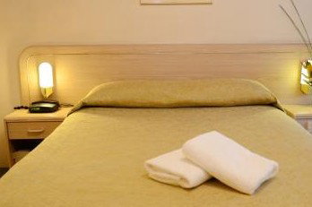 Motel 10 Motor Inn - Accommodation Noosa 3