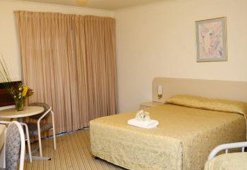 Motel 10 Motor Inn - Accommodation Noosa 4