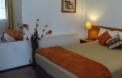 Colonial Lodge Motor Inn - Accommodation Noosa 2