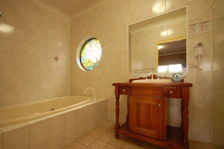 Country Gardens Motor Inn - Accommodation Noosa 0