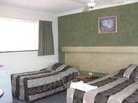 Hanging Rock Family Motel - Accommodation Noosa 1