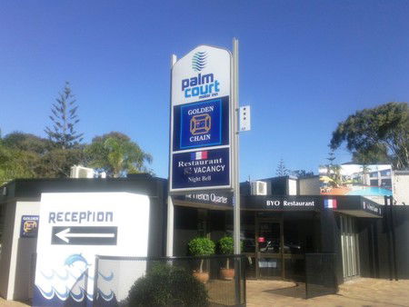 Palm Court Motor Inn - Accommodation Noosa 0