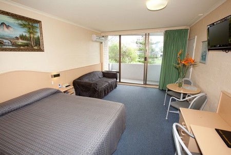 Palm Court Motor Inn - Accommodation Noosa 1