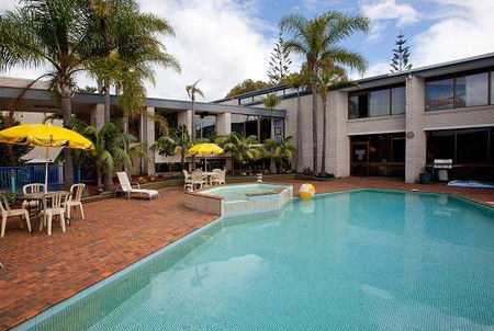 Palm Court Motor Inn - Accommodation Noosa 2