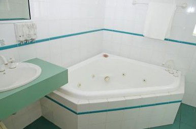 Sapphire Waters Motor Inn - Accommodation Noosa 3