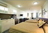 Hyde Park Inn - Accommodation Noosa 2