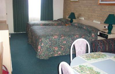A Settlers Motor Inn - Accommodation Noosa 1
