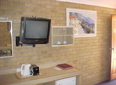 A Settlers Motor Inn - Accommodation Noosa 2