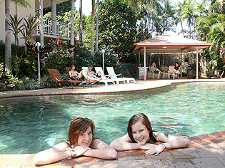 Cairns Reef Apartments And Motel - Accommodation Noosa 1