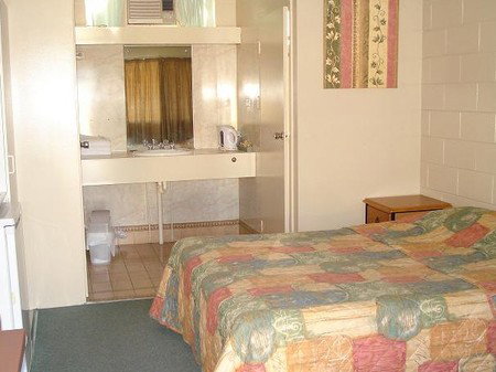 Hi Roller Motel - Accommodation Noosa 1