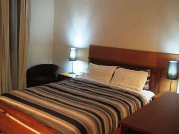 The Plough Hotel - Accommodation Noosa 2