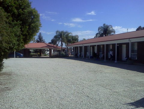 Golden Chain Border Gateway Motel - Accommodation Noosa 2