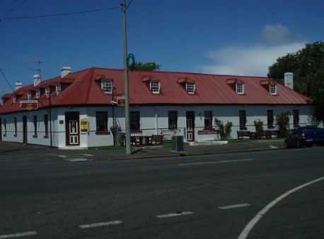 Caledonian Inn Hotel Motel - Accommodation Noosa 0