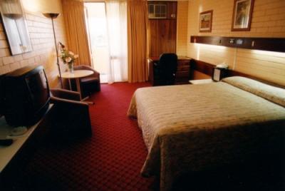 Indian Ocean Hotel - Accommodation Noosa 2