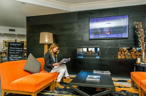 Alpha Hotel Canberra - Accommodation Noosa 2