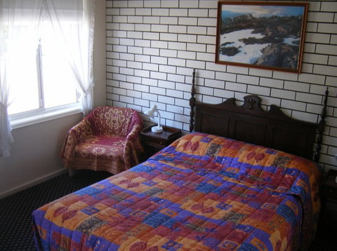 Colonial Lodge Motel - Accommodation Noosa 2