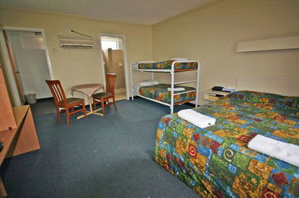Red Cedars Motel - Accommodation Noosa 2