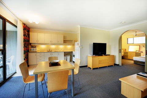 Absolute Beachfront Smugglers On The Beach - Accommodation Noosa 1