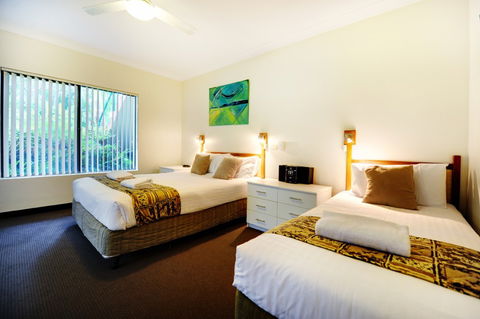 Absolute Beachfront Smugglers On The Beach - Accommodation Noosa 3