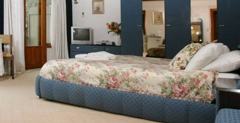Chalet Swisse Spa Retreat - Accommodation Noosa 1