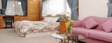 Chalet Swisse Spa Retreat - Accommodation Noosa 5