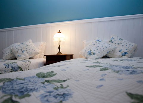 Maleny Lodge Guest House - Accommodation Noosa 2