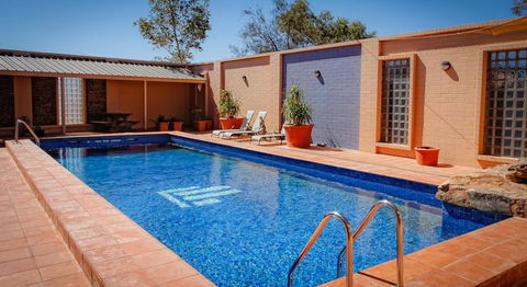 Desert Cave Hotel - Accommodation Noosa 0