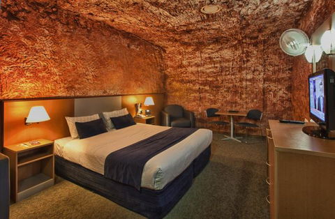 Desert Cave Hotel - Accommodation Noosa 8
