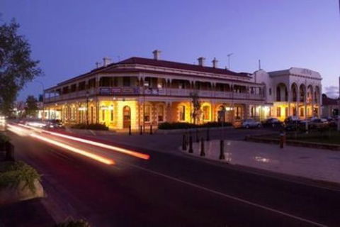 Jens Town Hall Hotel - Accommodation Noosa 3
