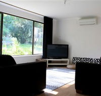 Clare Cottage on Wendouree - Accommodation Noosa