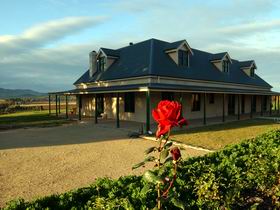 Abbotsford Country House - Accommodation Noosa 0