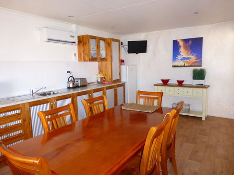 Underground Bed And Breakfast - Accommodation Noosa 1