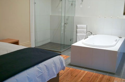 Park Hotel - Accommodation Noosa 2