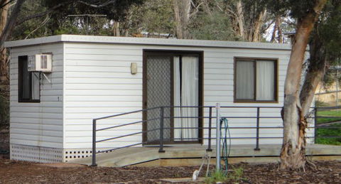 Long Island Caravan Park Cabins - Accommodation Noosa 1