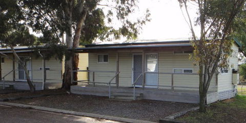 Long Island Caravan Park Cabins - Accommodation Noosa 6