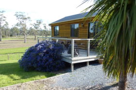 Hazelcreek Cottages - Accommodation Noosa 0