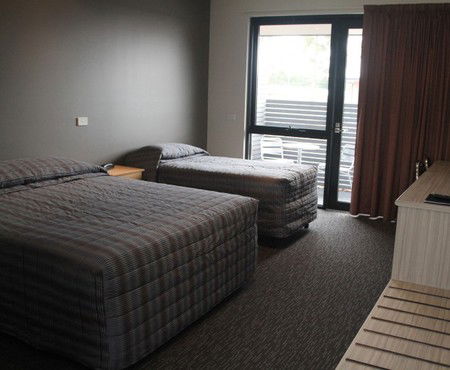 Foreshore Tavern - Accommodation Noosa 2