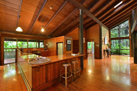 Wait A While Retreat - Accommodation Noosa 7