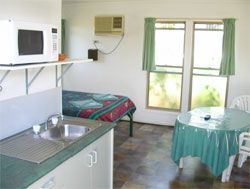 Gee Dees Family Cabins - Accommodation Noosa 1