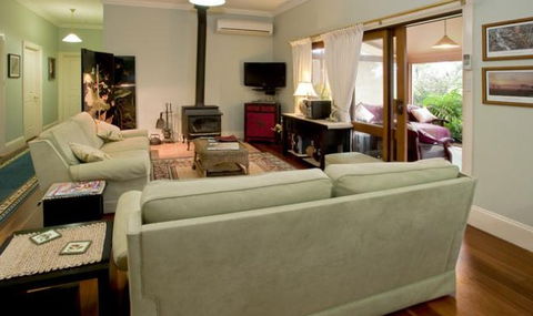 Acacia House Bed And Breakfast - Accommodation Noosa 2